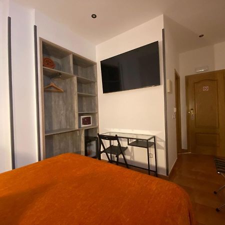 Hostal Las Fuentes (Adults Only) Madrid Exterior foto